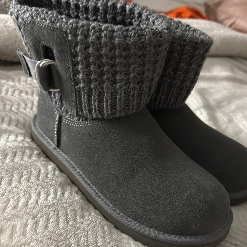 Gray Knit Cuff Boots with Buckle